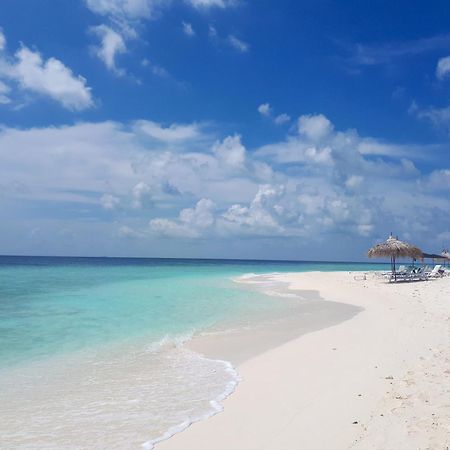 Ukulhas Villa Oceanview Hotel & Spa Buitenkant foto
