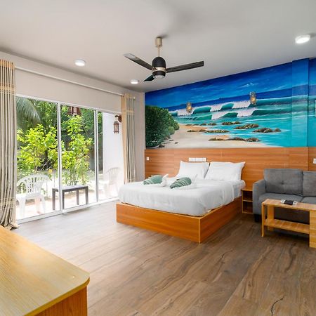 Ukulhas Villa Oceanview Hotel & Spa Buitenkant foto