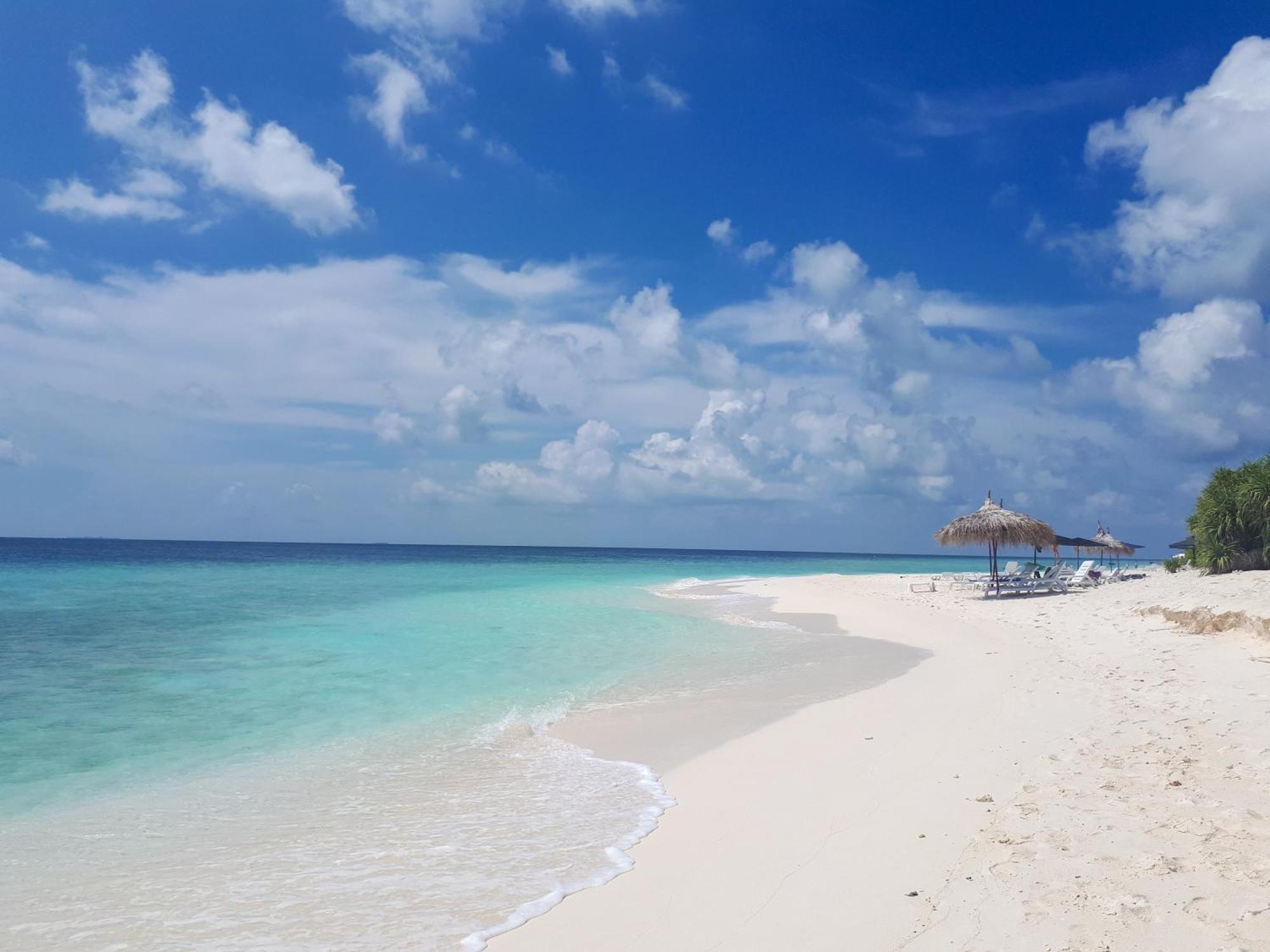 Ukulhas Villa Oceanview Hotel & Spa Buitenkant foto