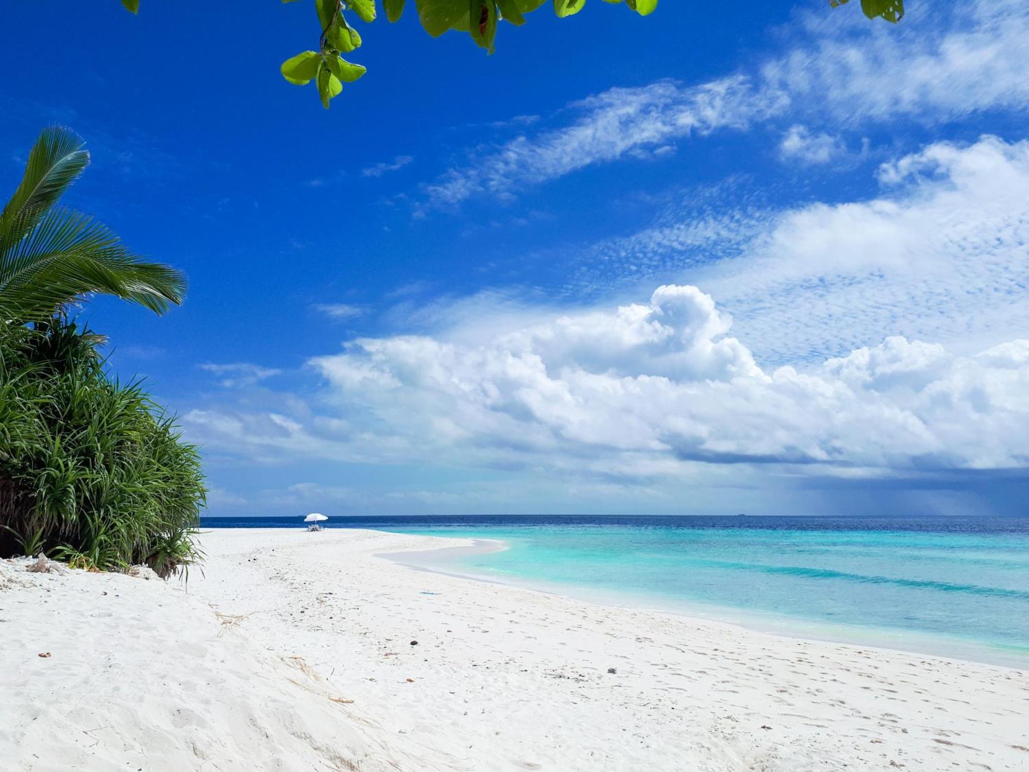 Ukulhas Villa Oceanview Hotel & Spa Buitenkant foto
