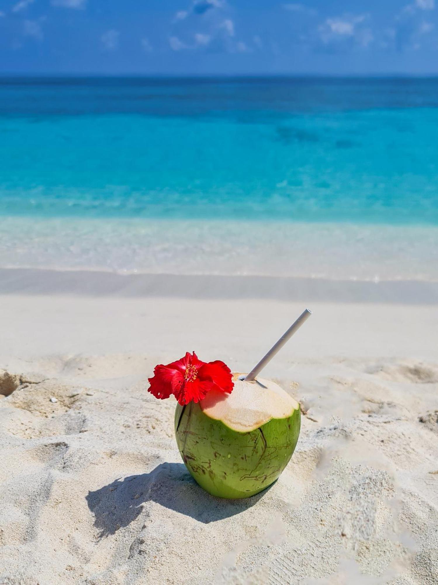 Ukulhas Villa Oceanview Hotel & Spa Buitenkant foto
