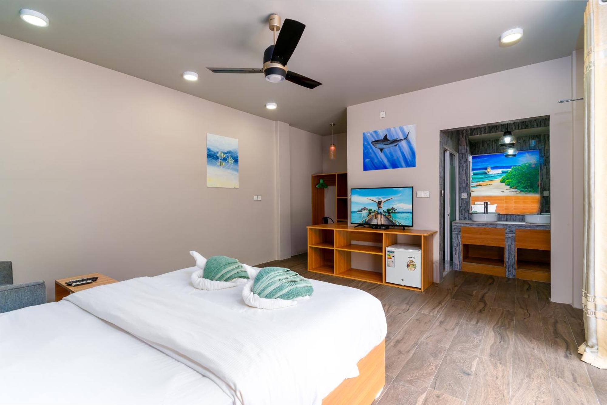 Ukulhas Villa Oceanview Hotel & Spa Buitenkant foto