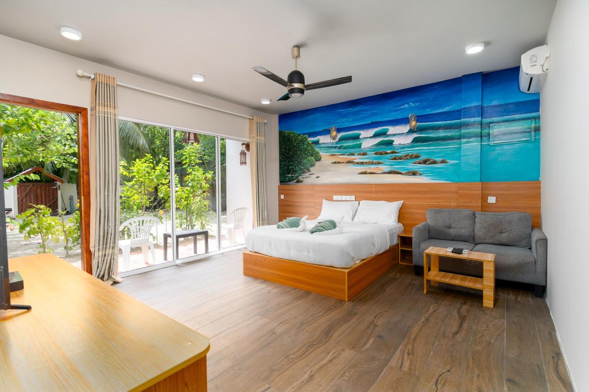 Ukulhas Villa Oceanview Hotel & Spa Buitenkant foto